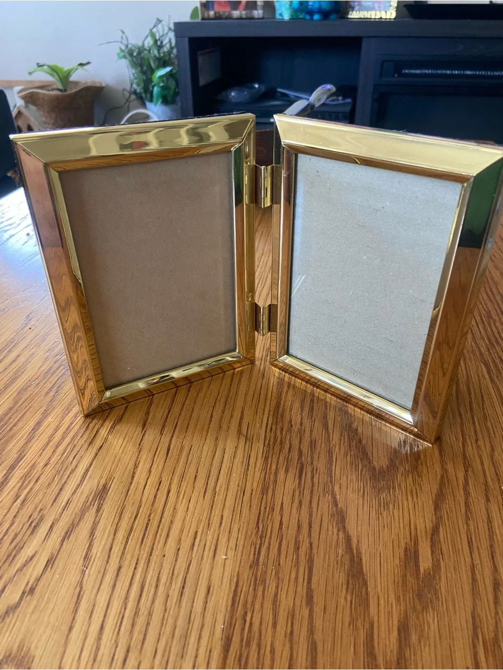 Vintage Brass Double Hinged Picture Frame - 4x6 inch pictures